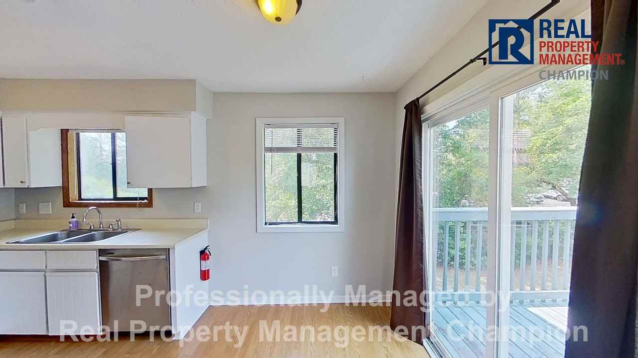 1253 Wellington Ave #J - Photo 4 of 19