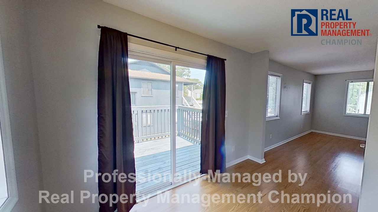 1253 Wellington Ave #J - Photo 5 of 19