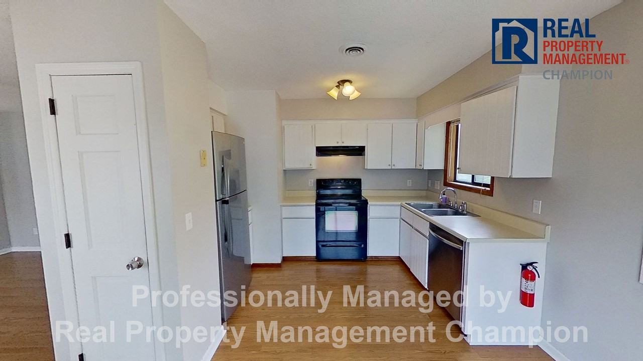 1253 Wellington Ave #J - Photo 6 of 19