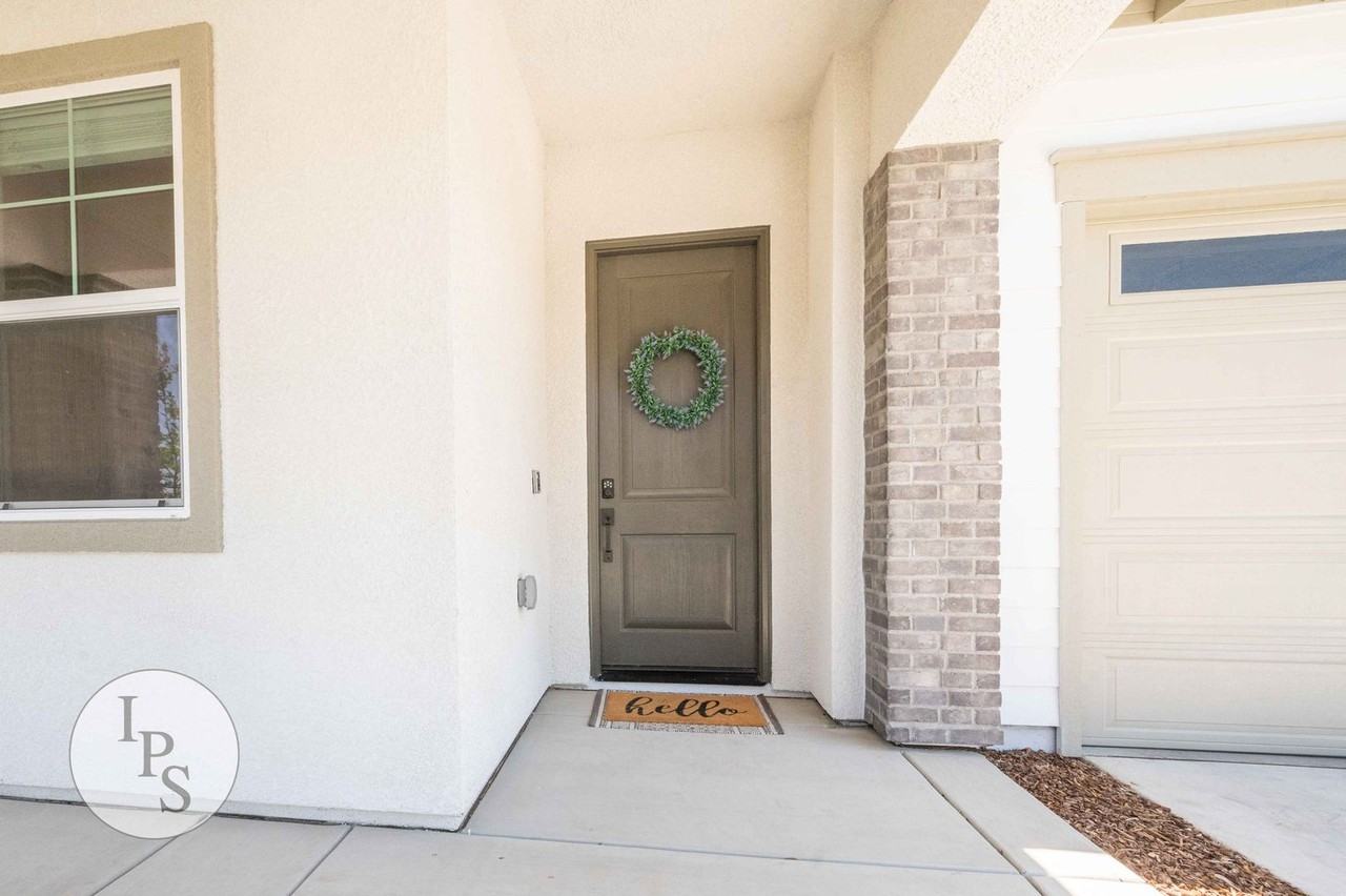 4299 Vineyard Dr - Photo 4 of 50