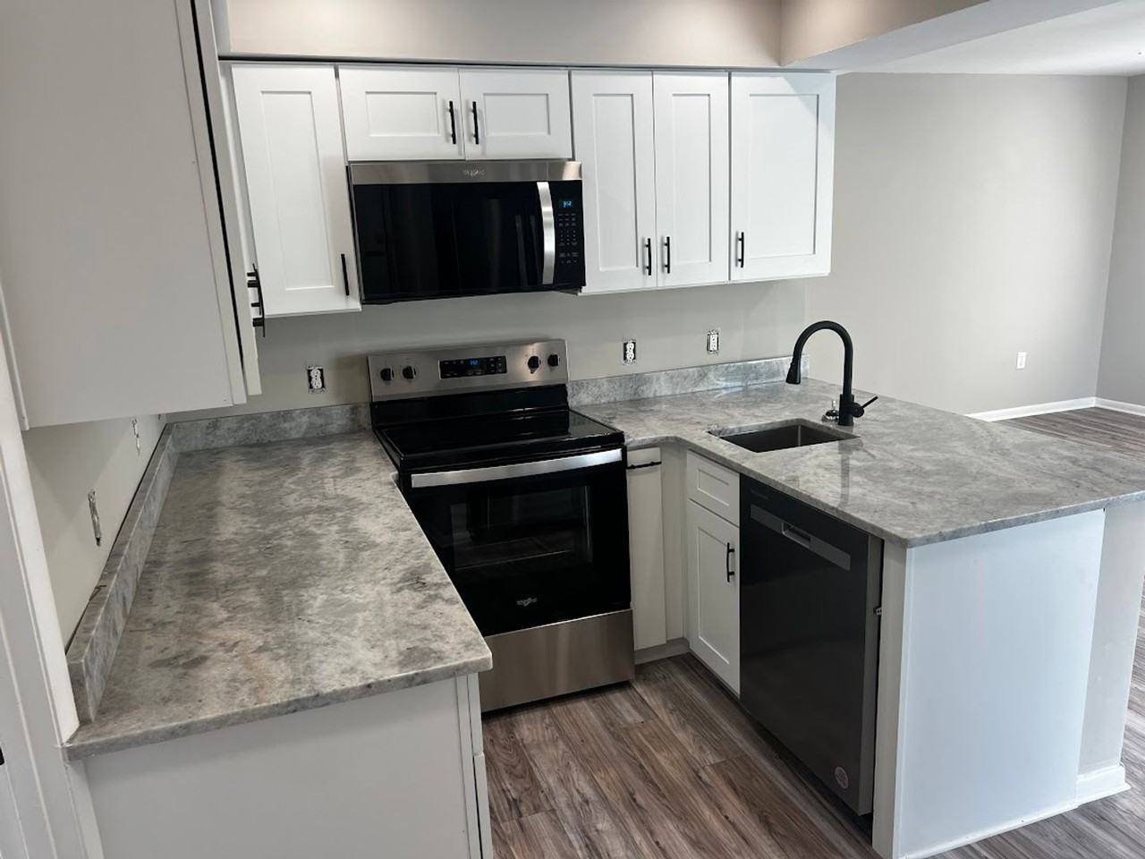 501 44th Ave N - Photo 3 of 12
