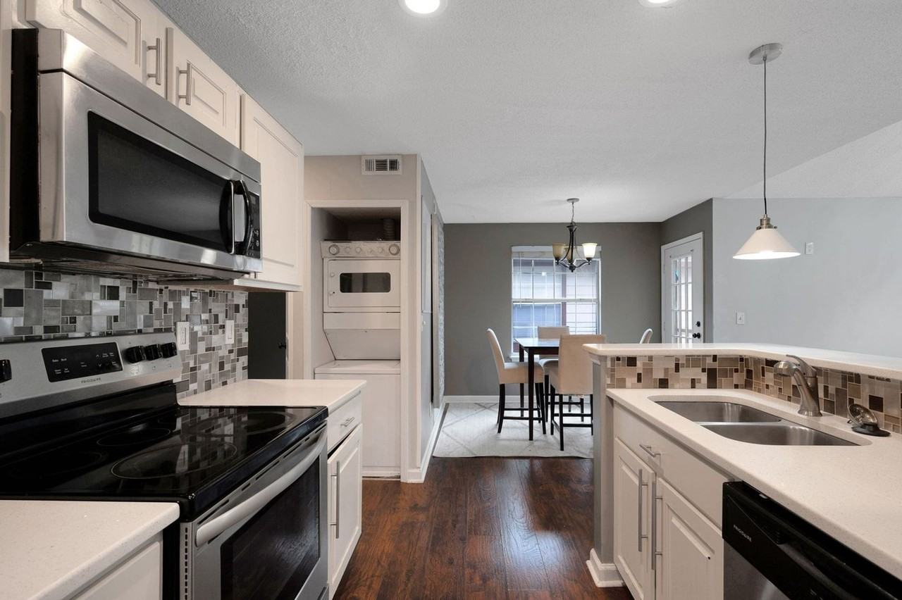 1003 Sandy Lane Dr - Photo 4 of 32