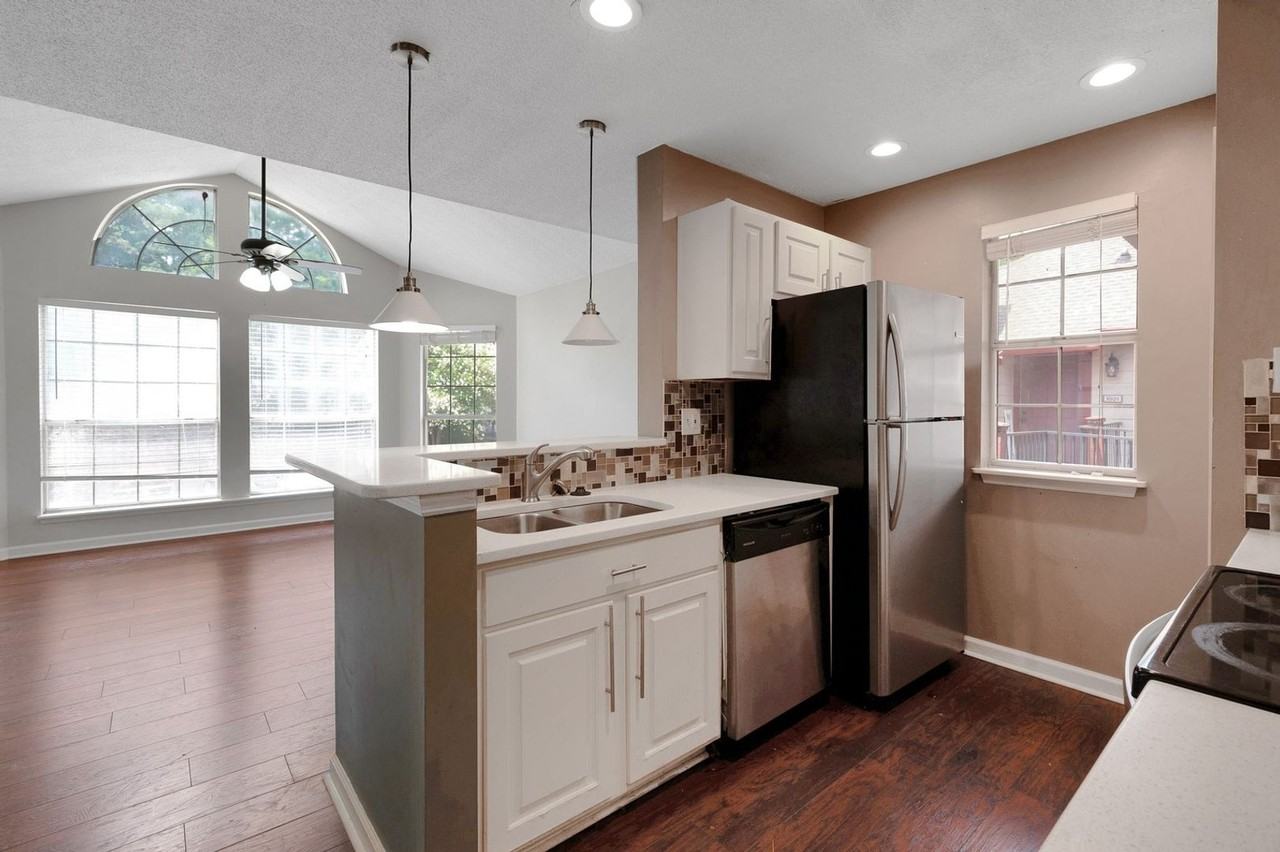 1003 Sandy Lane Dr - Photo 5 of 32