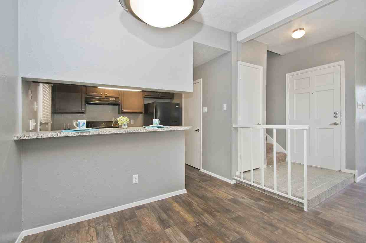 Woodbridge Townhomes - Photo 2 of 10
