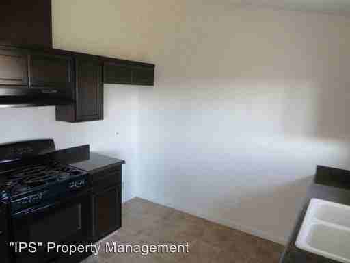 1046 J St - Photo 2 of 14