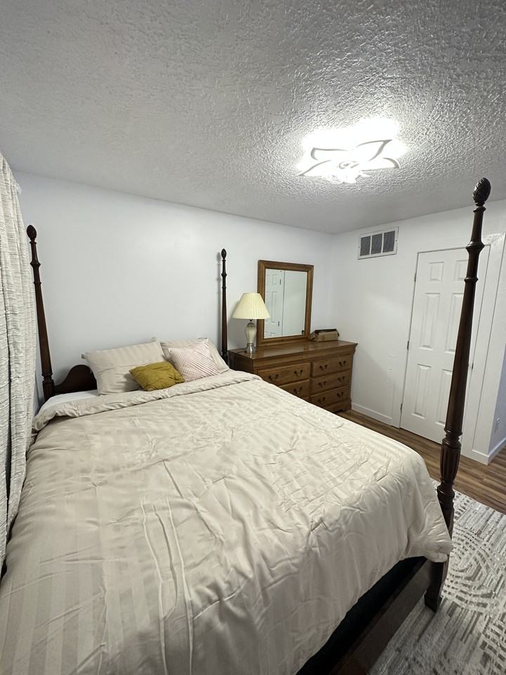 1015 Indiana St Ne #NA - Photo 3 of 19