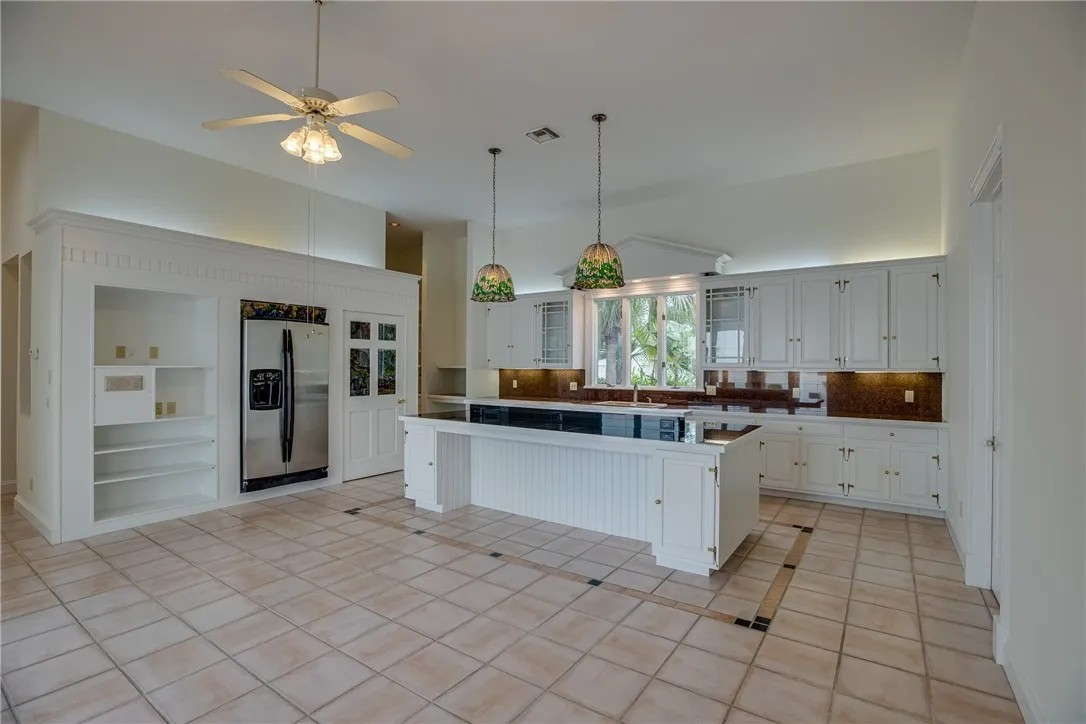 8414 Poinciana Pl #NA - Photo 3 of 7