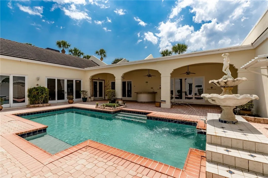 8414 Poinciana Pl #NA - Photo 4 of 7