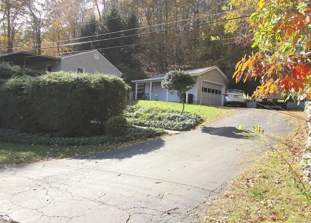 83 Southlake Rd #NA - Photo 3 of 12