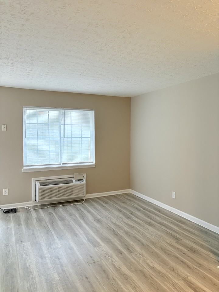 1367 Clay St #D7 - Photo 2 of 7