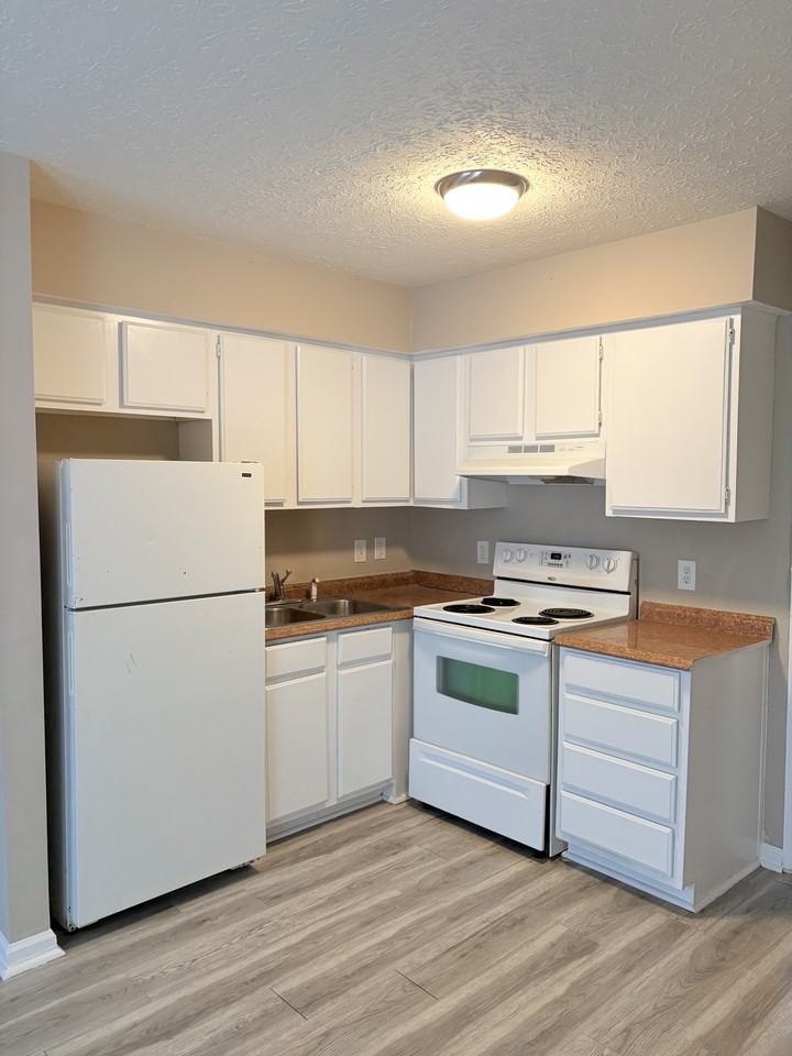 1367 Clay St #D7 - Photo 4 of 7