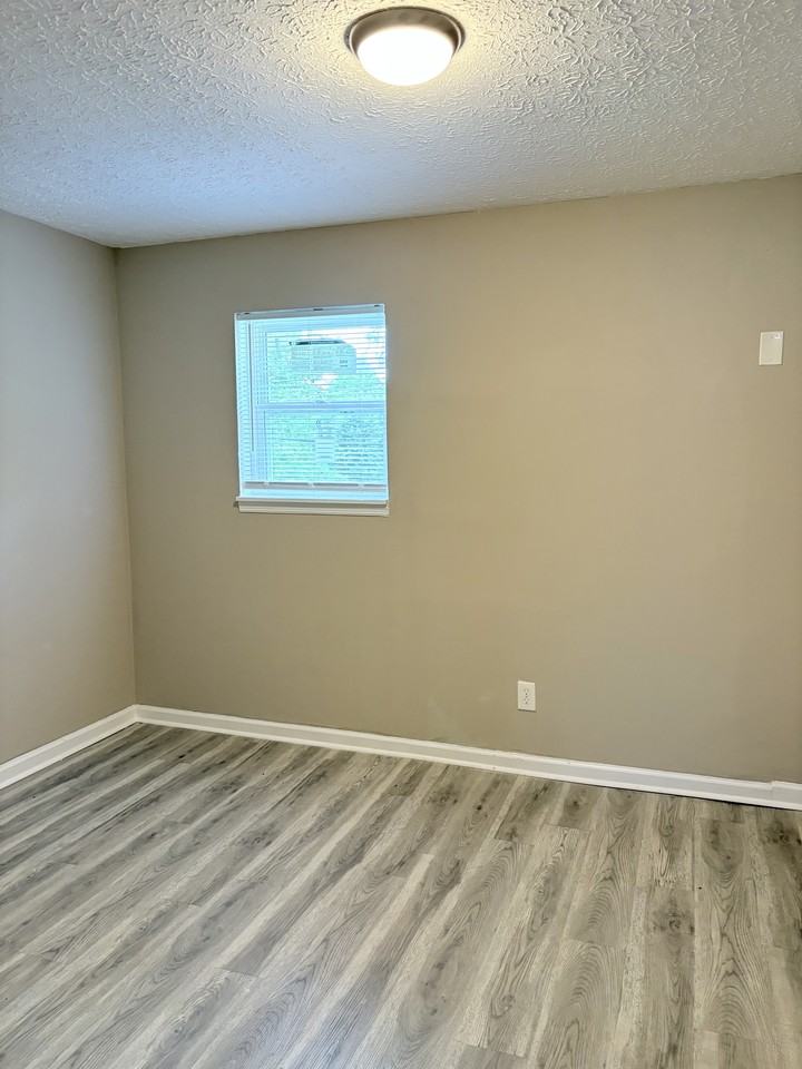 1367 Clay St #D7 - Photo 5 of 7