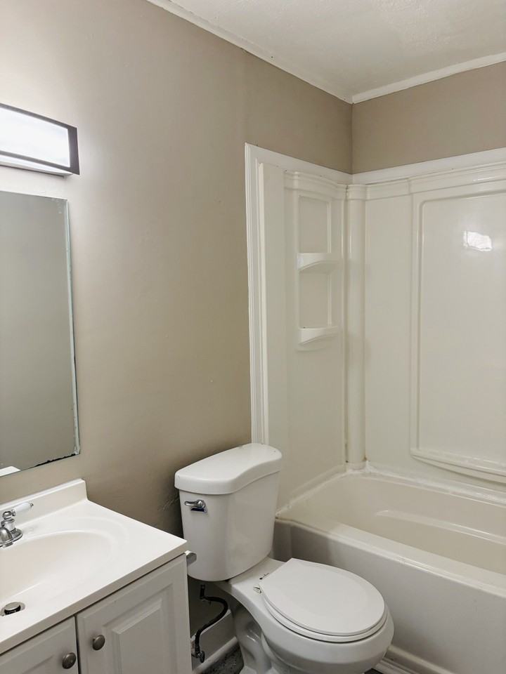 1367 Clay St #D7 - Photo 7 of 7