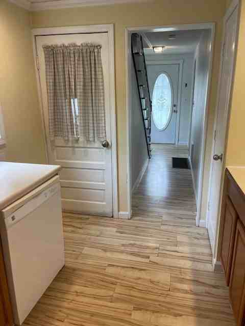 306 1/2 W Linden St #NA - Photo 4 of 10