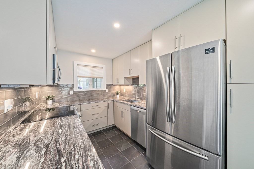 11 Nancy Road #4 - Photo 2 of 23