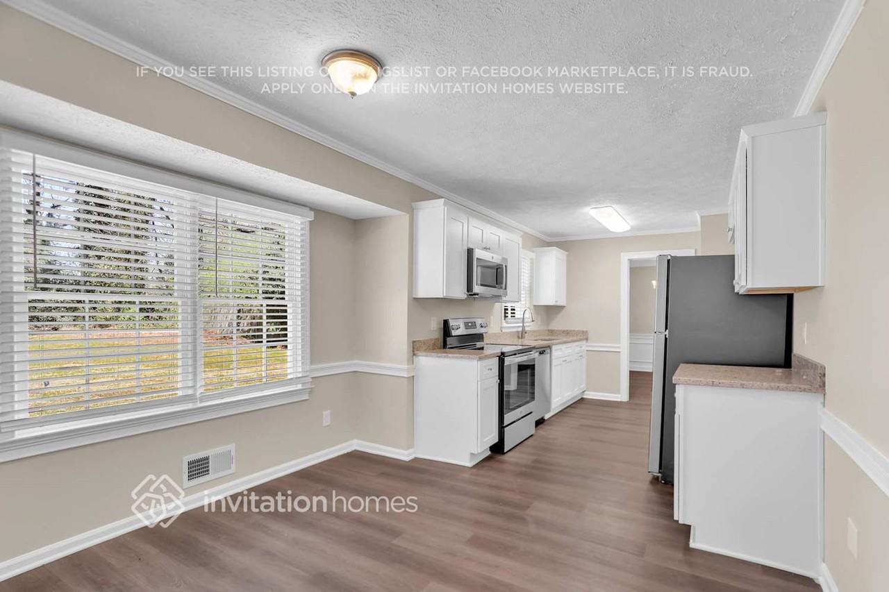 4011 Colonial Dr Sw - Photo 5 of 27