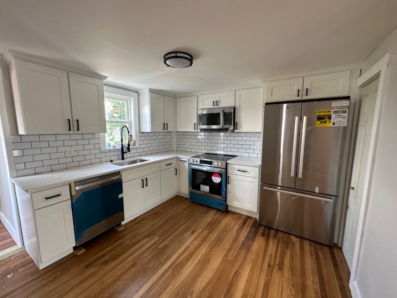 180 Pleasant St - Photo 2 of 11