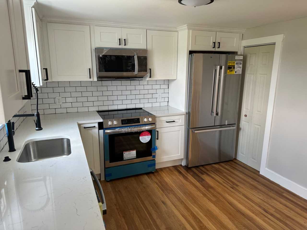 180 Pleasant St - Photo 3 of 11