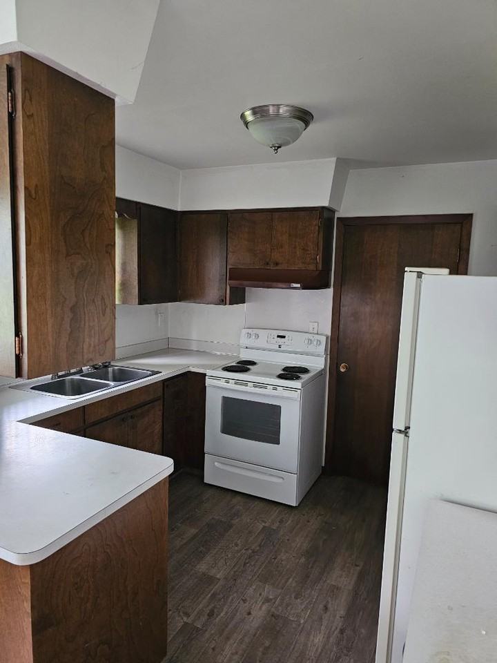 808 W Sweet Ave - Photo 3 of 26