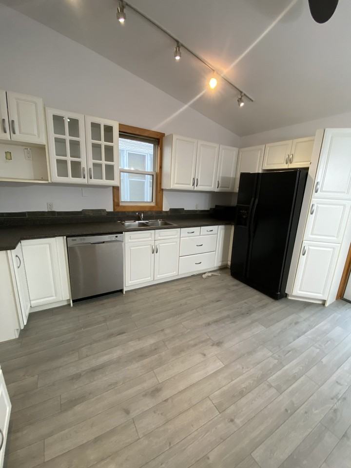 526 Aulneau St - Photo 2 of 15