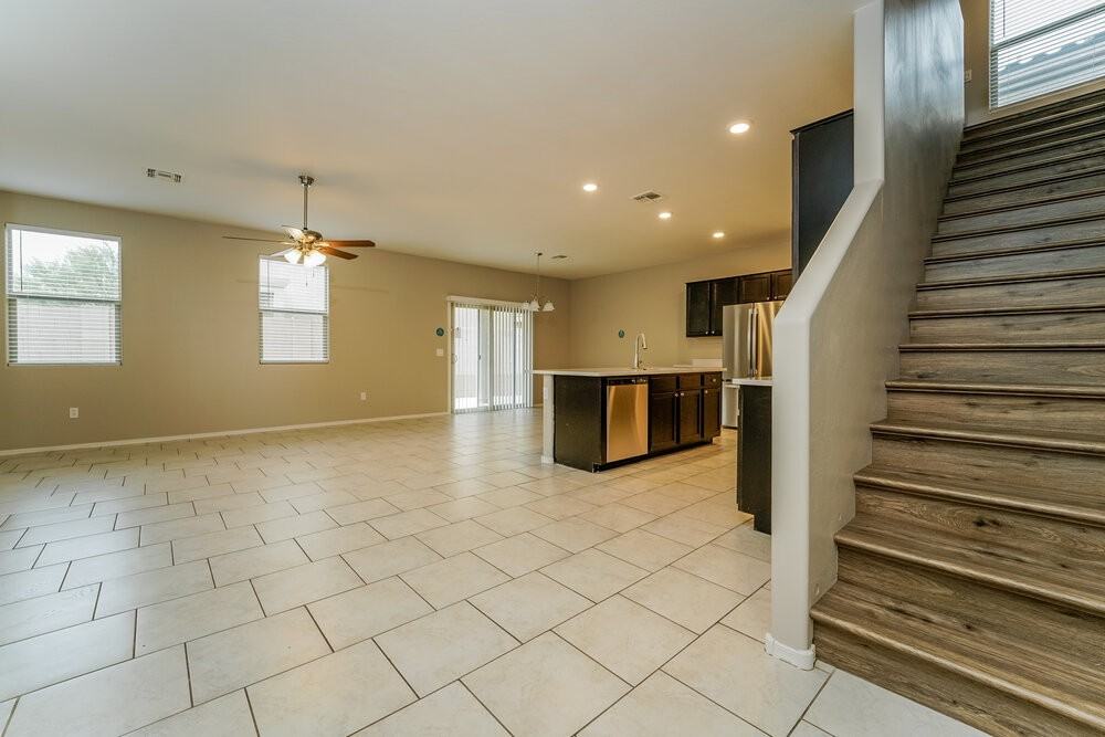 7621 W Valencia Rd - Photo 6 of 17