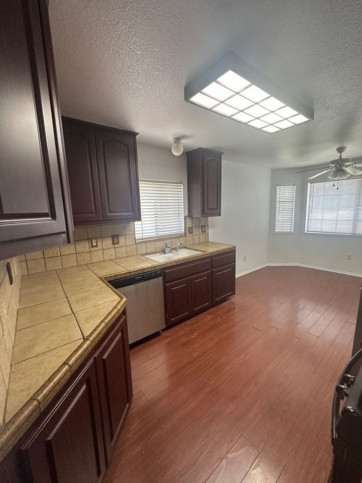 4528 Southern Breeze Dr - Photo 2 of 12