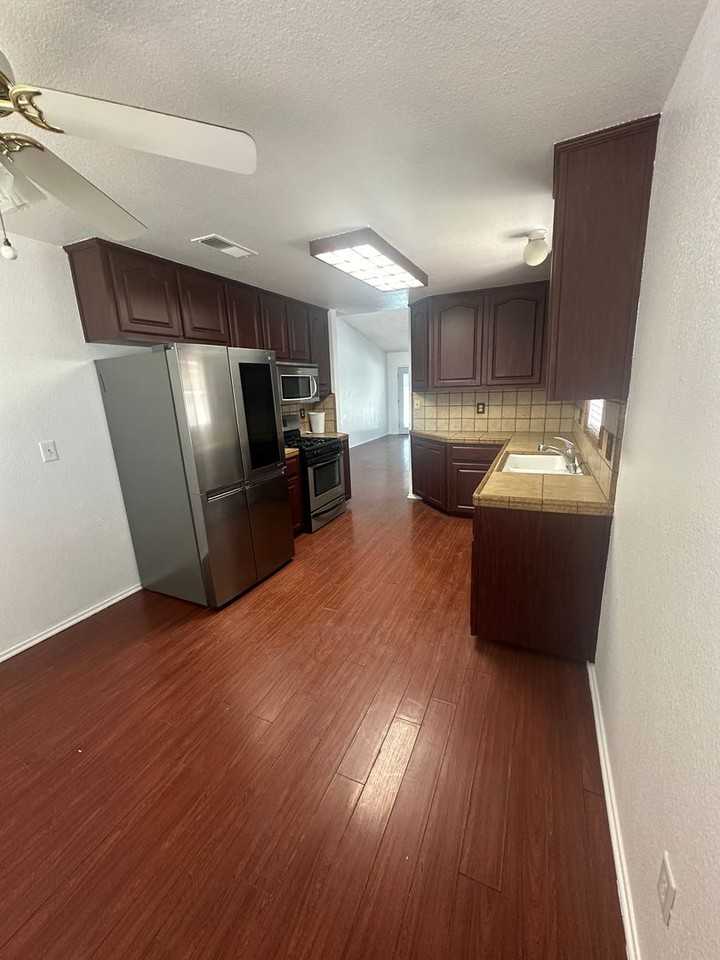 4528 Southern Breeze Dr - Photo 3 of 12