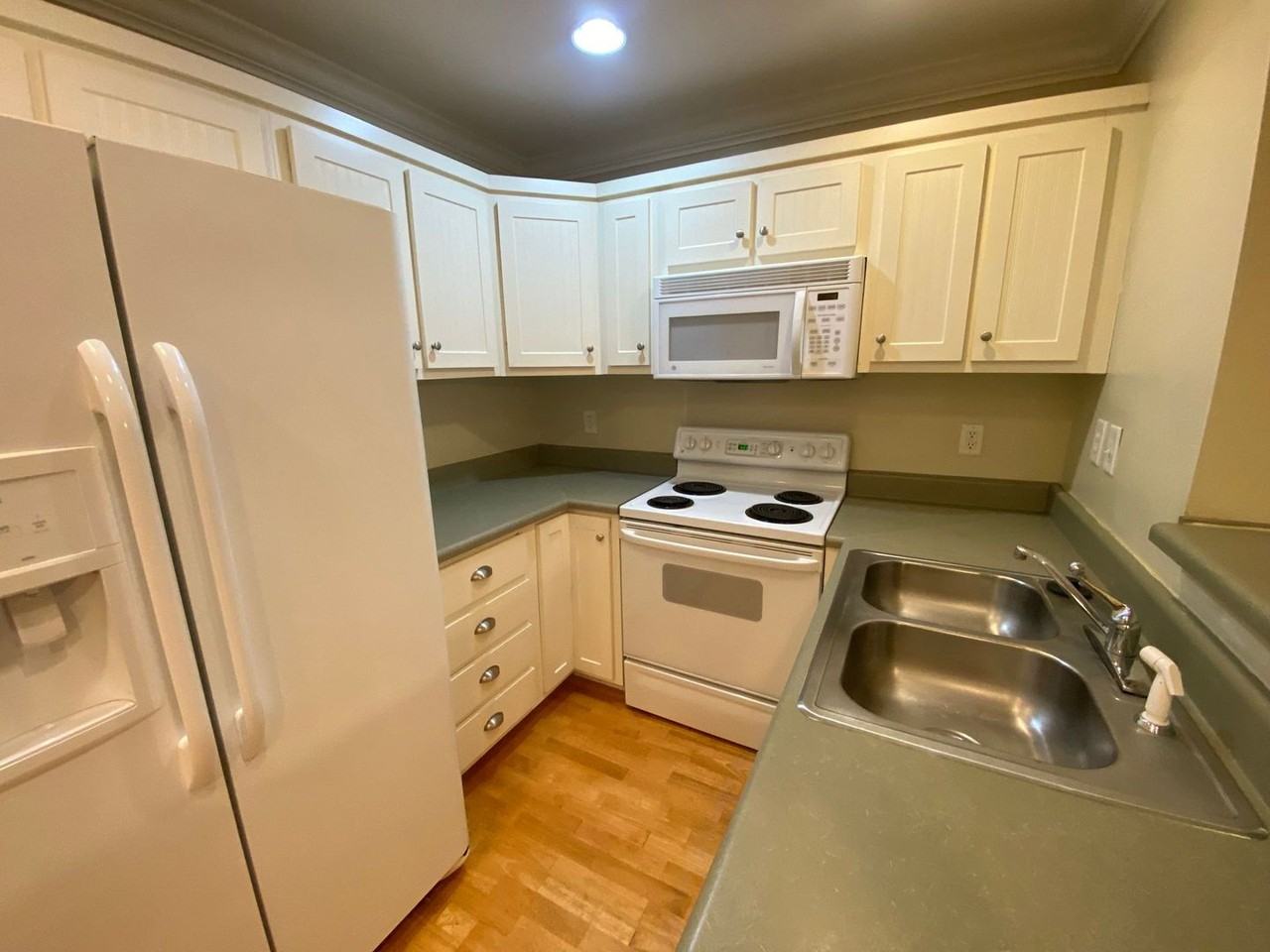 490 Barnett Shoals Rd - Photo 4 of 17