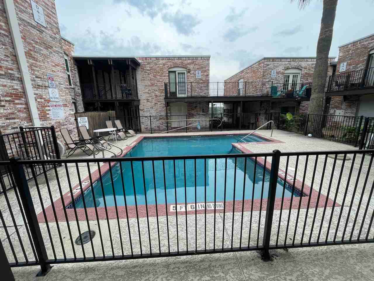 6501 E Hill Dr - Photo 4 of 41