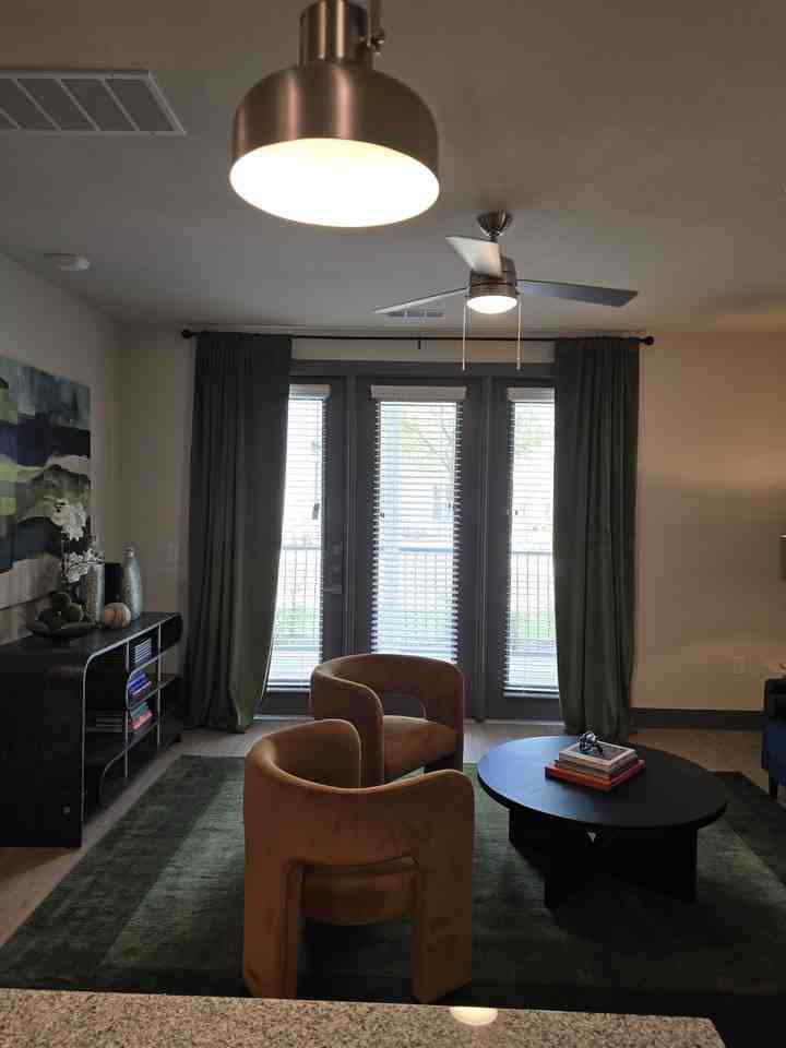 2156 Oak Run Parkway - Photo 3 of 15