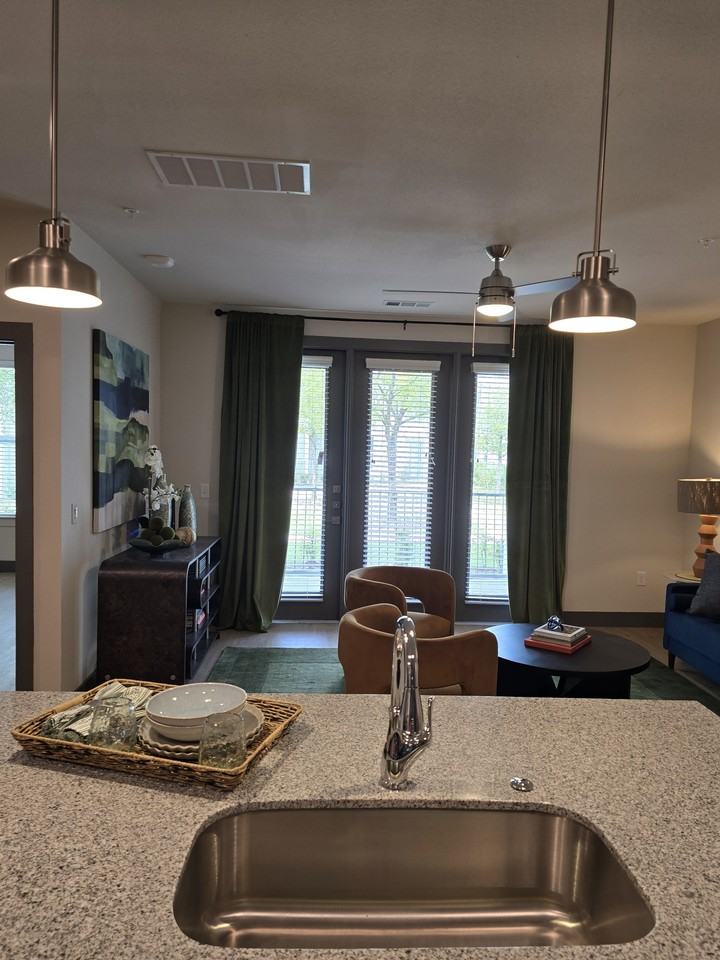 2156 Oak Run Parkway - Photo 5 of 15