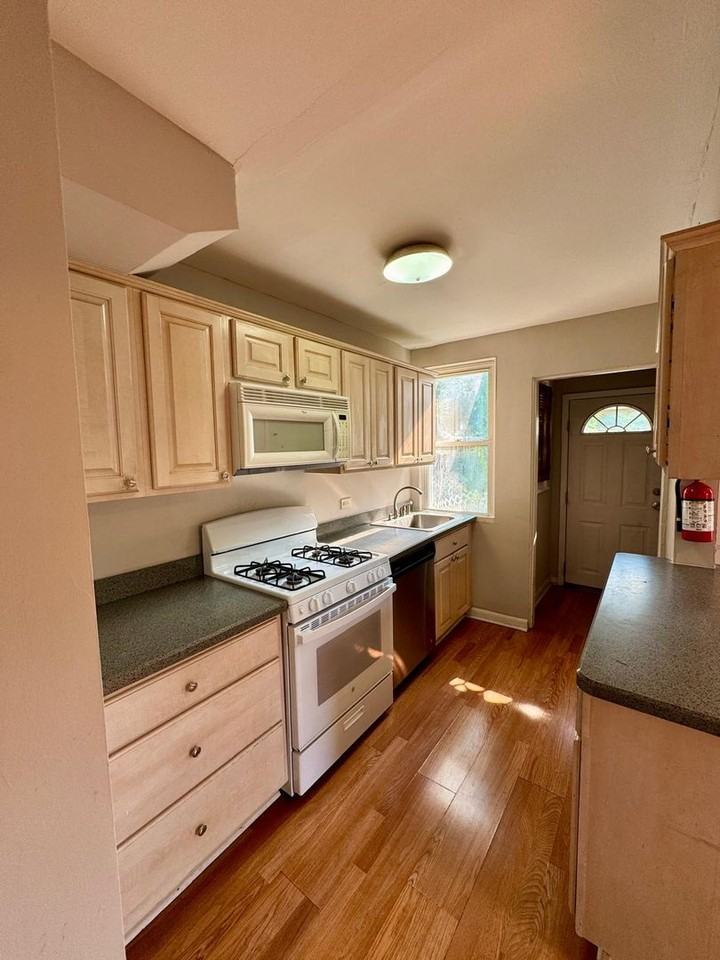 242 New Jersey Rd - Photo 5 of 16