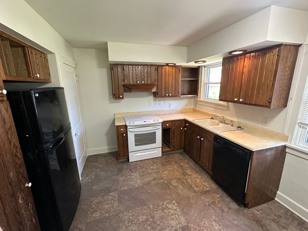 807 N Orchard St - Photo 3 of 10