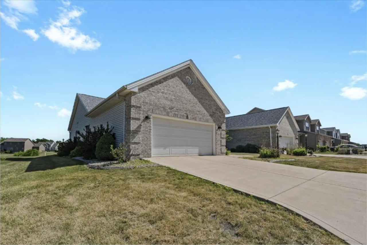 2104 Lucille Ln - Photo 2 of 28