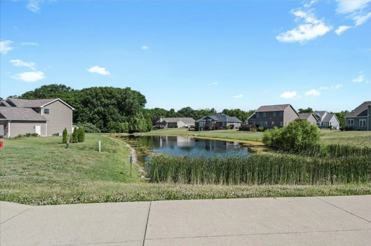 2104 Lucille Ln - Photo 4 of 28