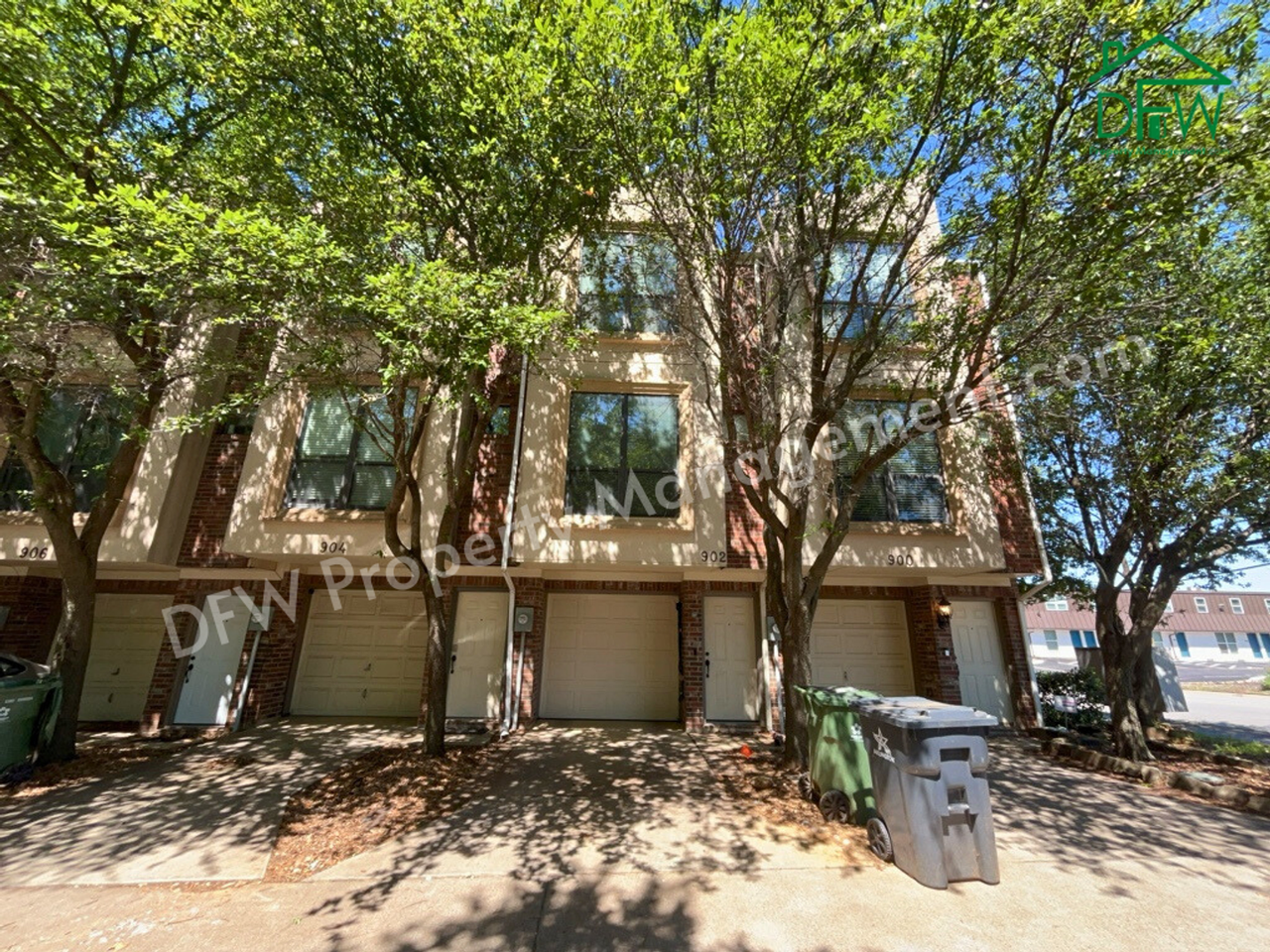 902 Glenn Crossett St - Photo 3 of 36