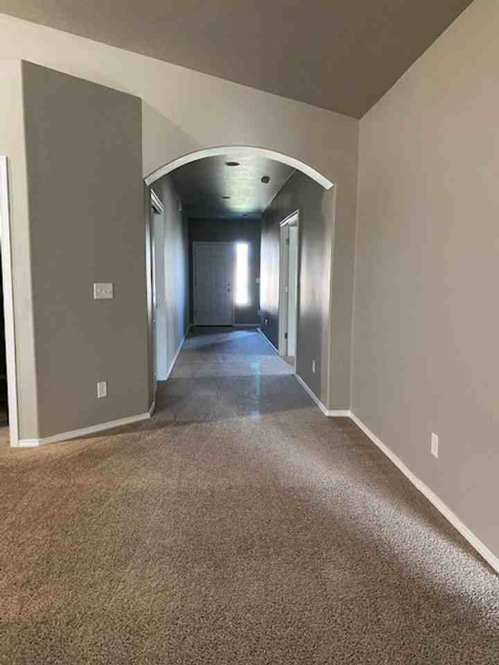 604 S Lakeland Dr - Photo 6 of 15