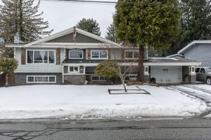 featured image of 2088 Majestic Cres #UPPER