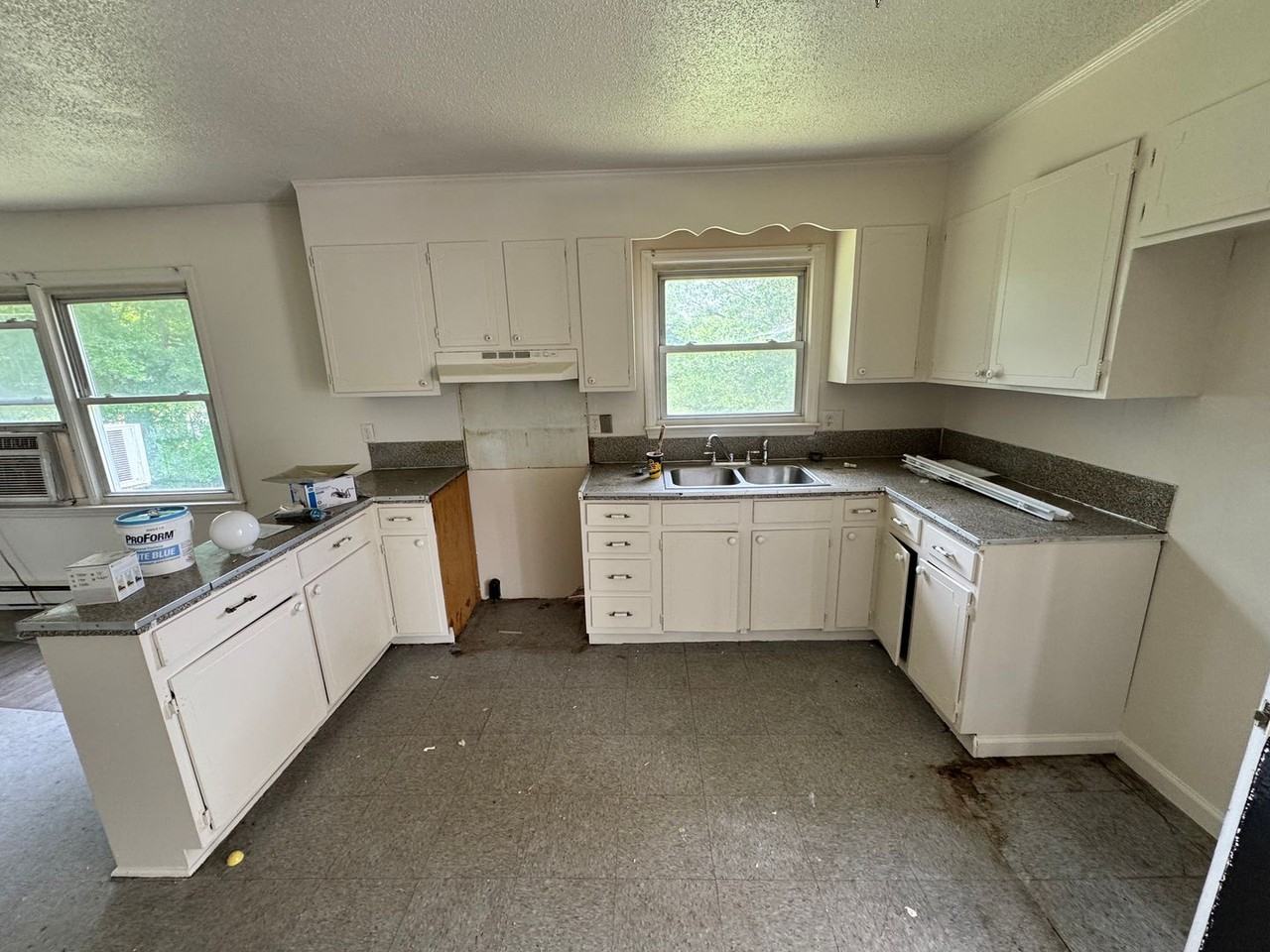 111 Foxhill Dr - Photo 3 of 27