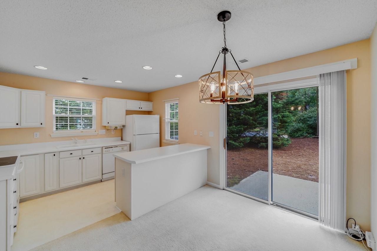 15021 Deshler Ct - Photo 4 of 35
