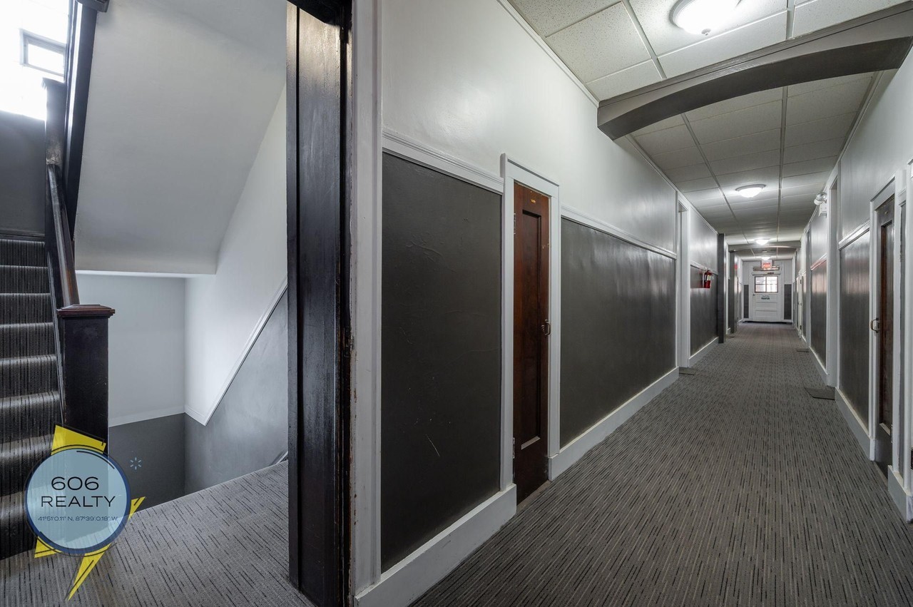 Albany Park Apartments - Photo 4 of 11