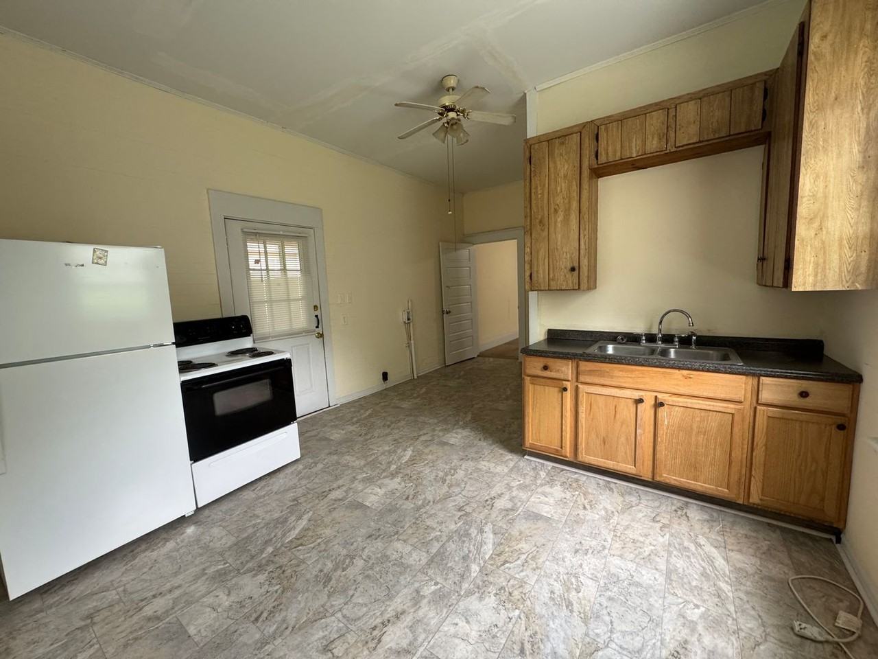 220 Summit Ave - Photo 2 of 6