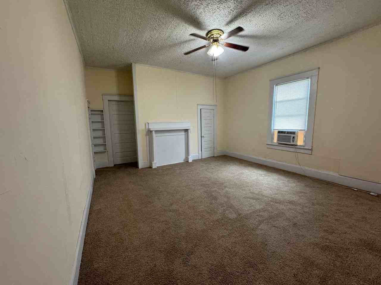 220 Summit Ave - Photo 3 of 6