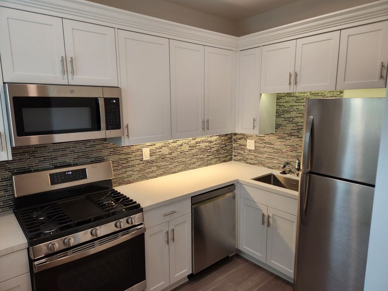 Thorn - Photo 2 of 19