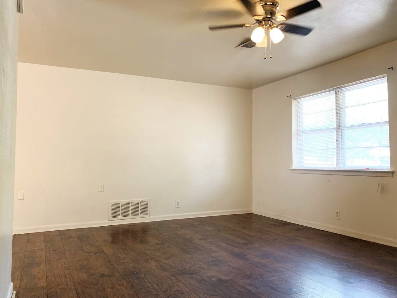 712 Juno Ln - Photo 2 of 14