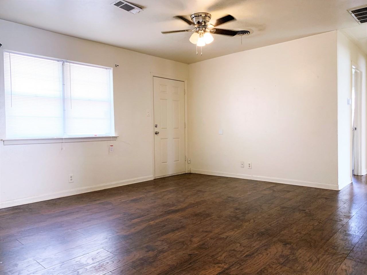 712 Juno Ln - Photo 3 of 14