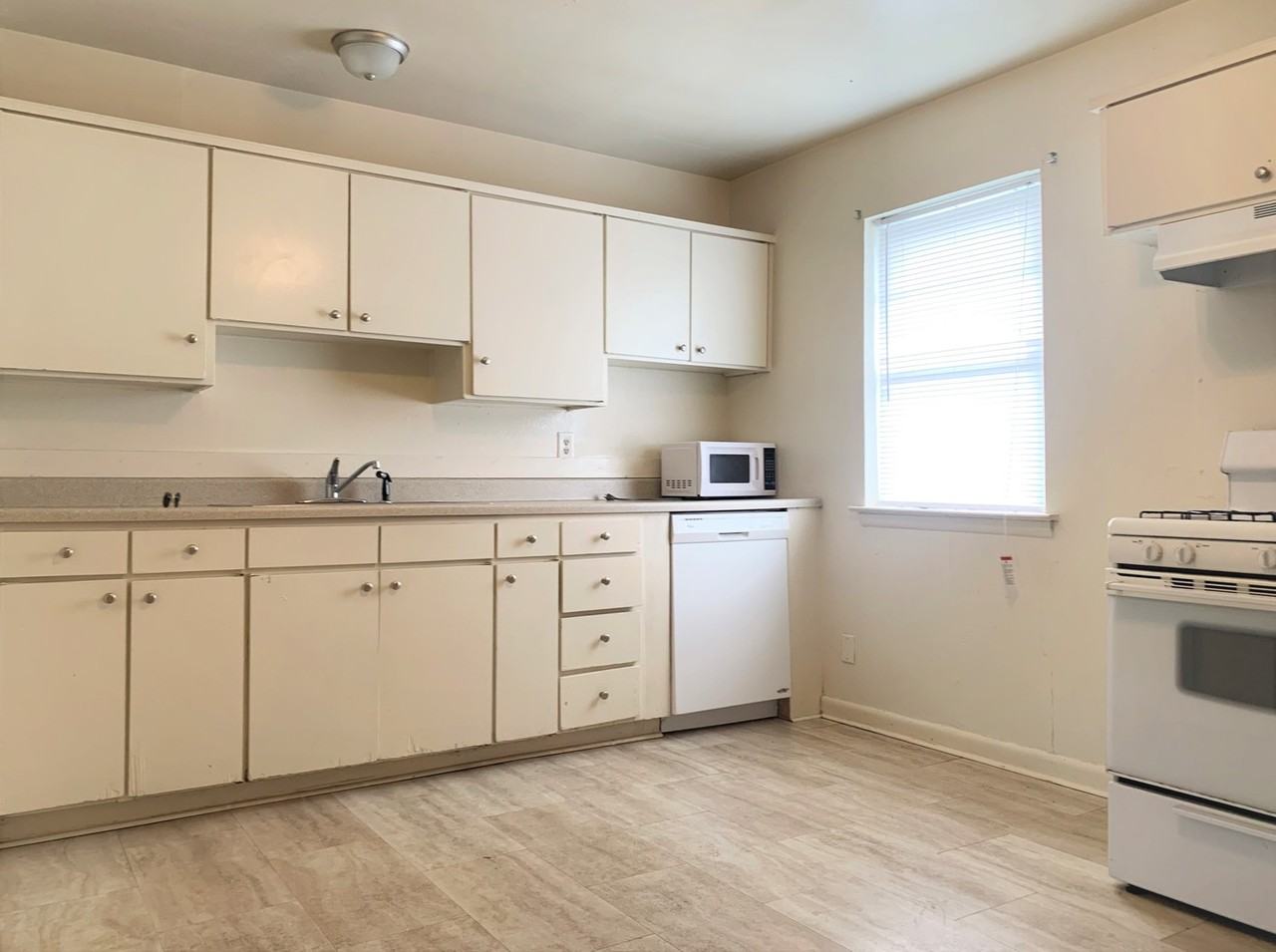 712 Juno Ln - Photo 4 of 14