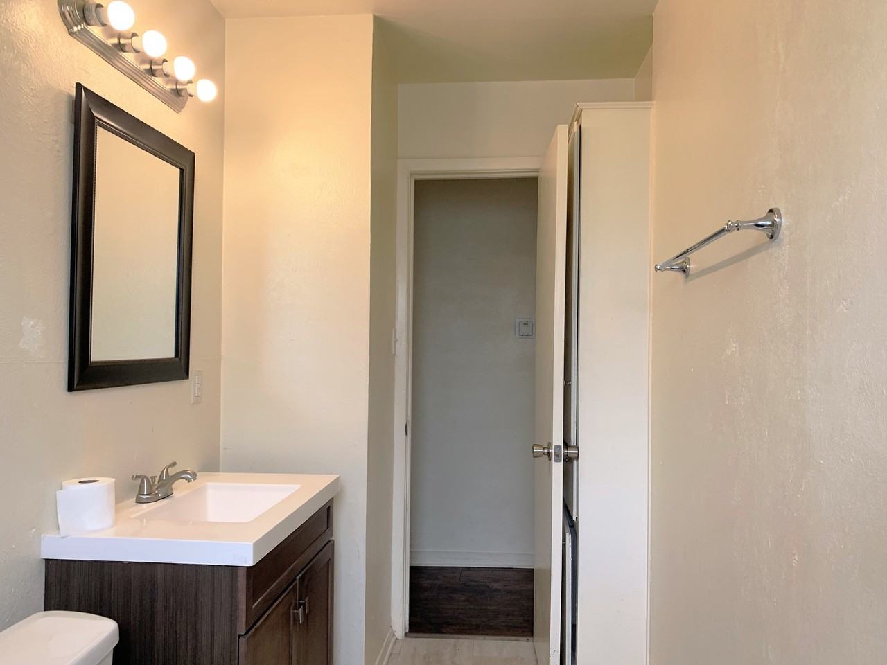 712 Juno Ln - Photo 5 of 14