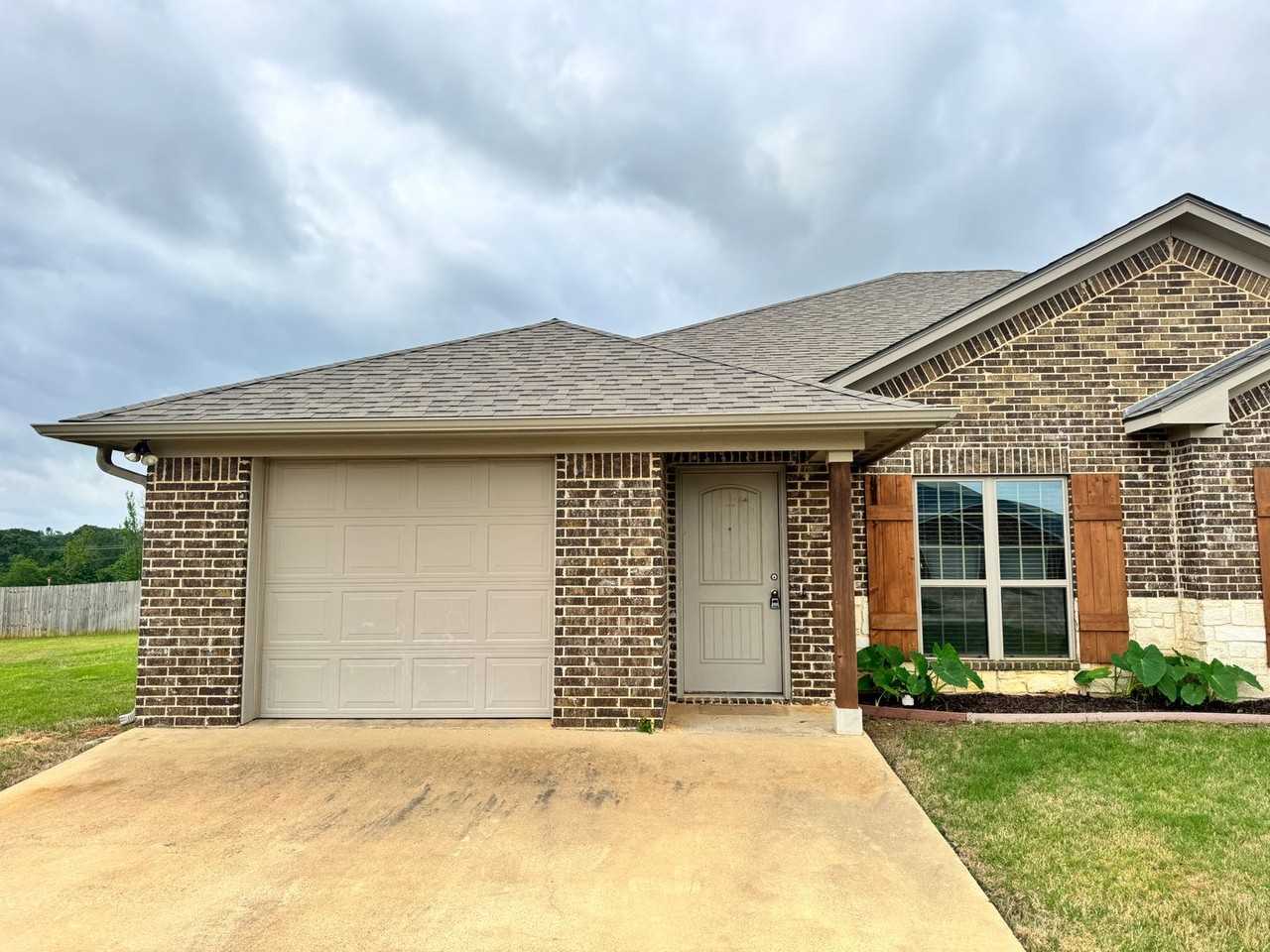 311 Princess Pl - Photo 2 of 47