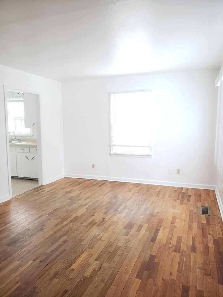 1025 Yale Ave - Photo 5 of 15